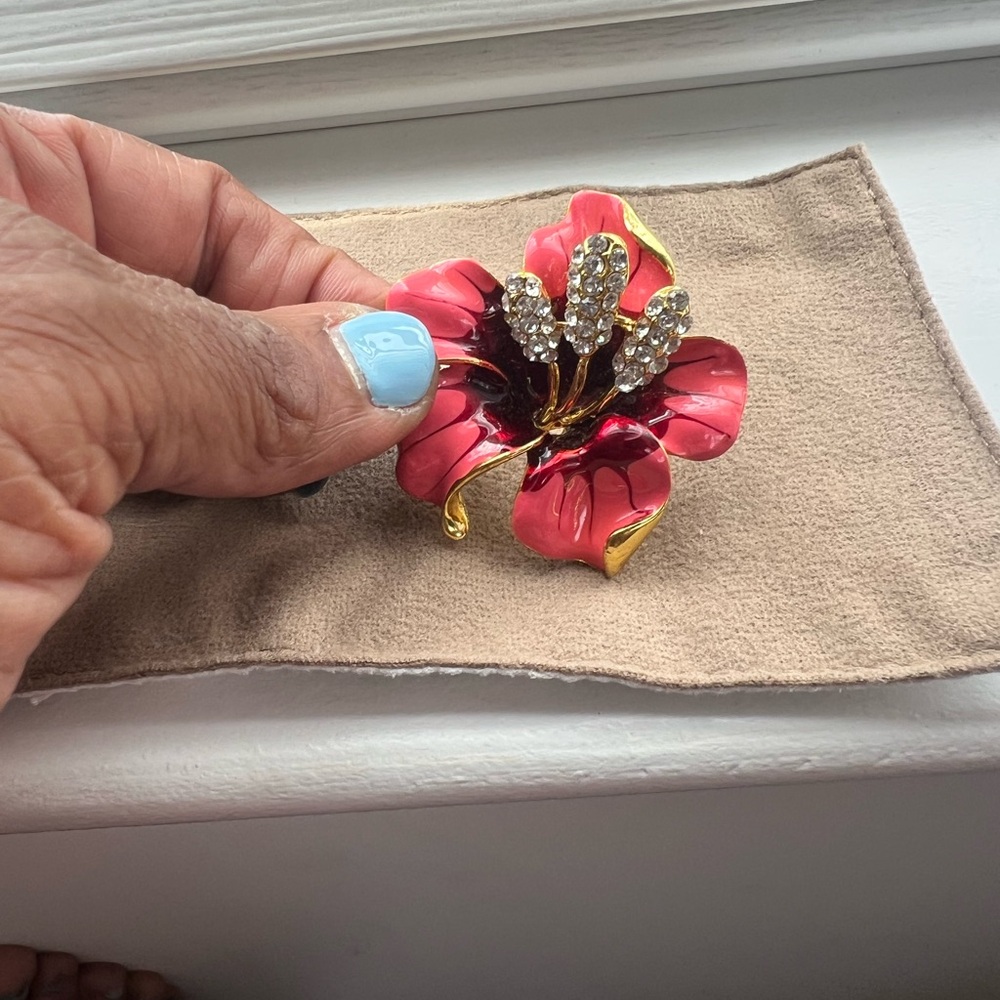 Elegant Pink and Gold Floral Brooch